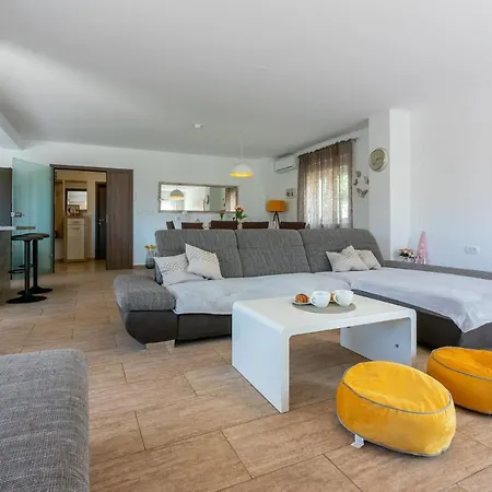 Willa Marta Grižane