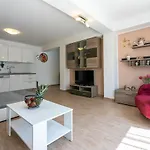 Marta Villa *